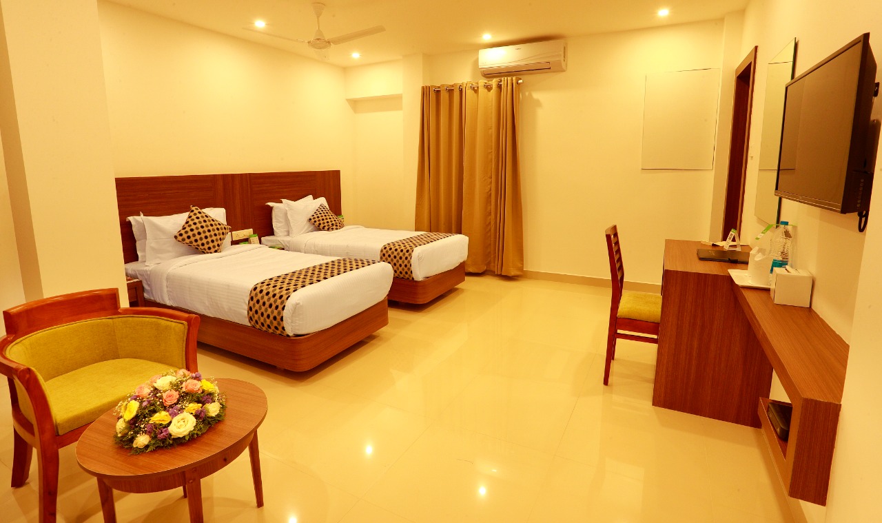 Twin bedded contemporary room at Geminy Tourist Home